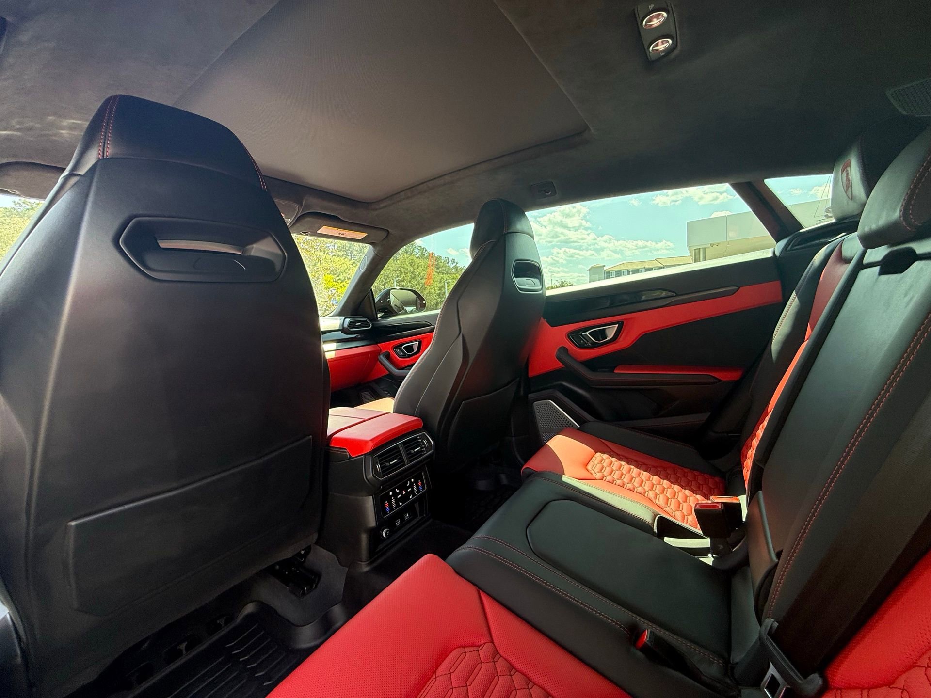 Used 2021 Lamborghini Urus AWD/4WD image 24