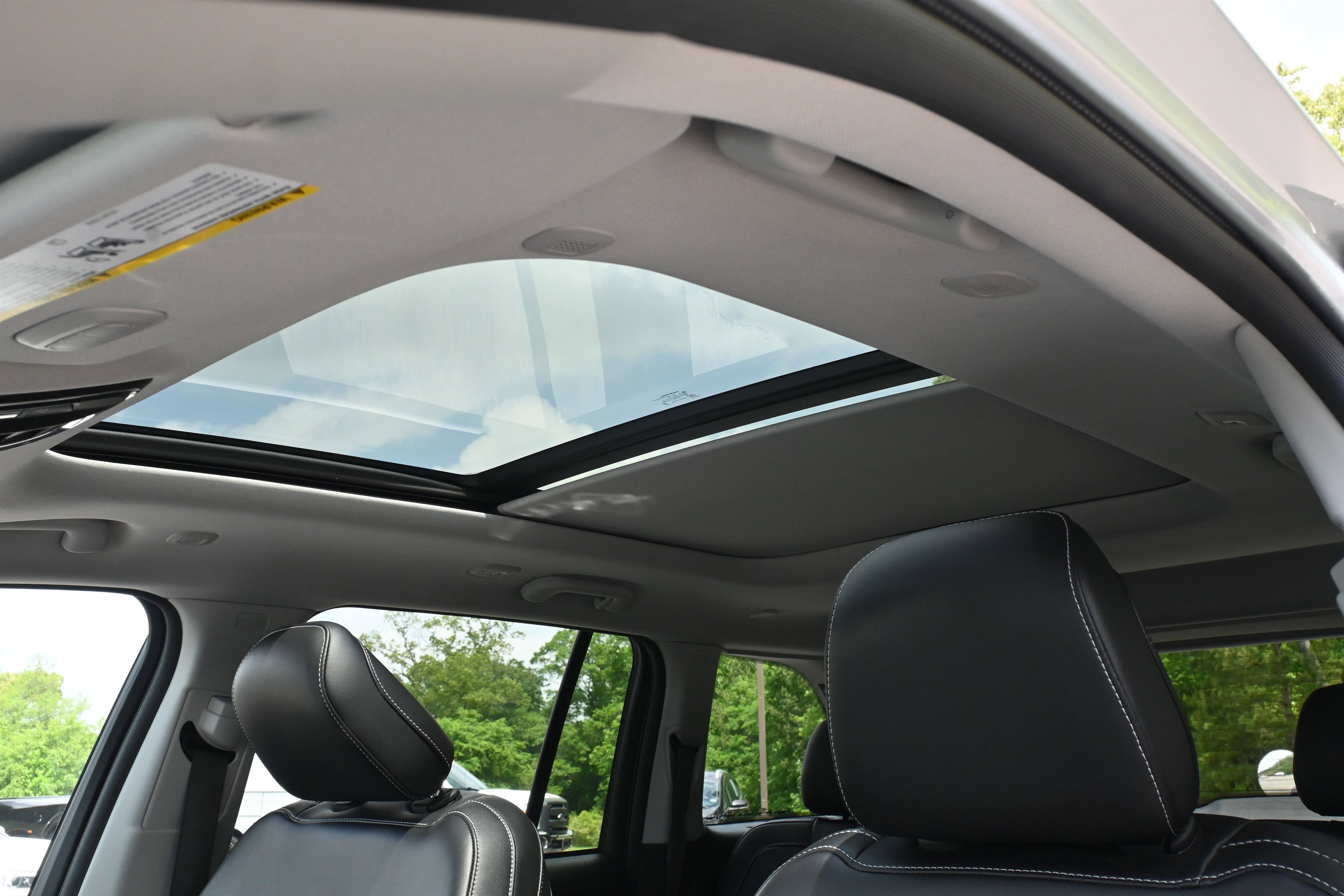 Used 2023 Jeep Grand Cherokee 4WD 4xe image 15