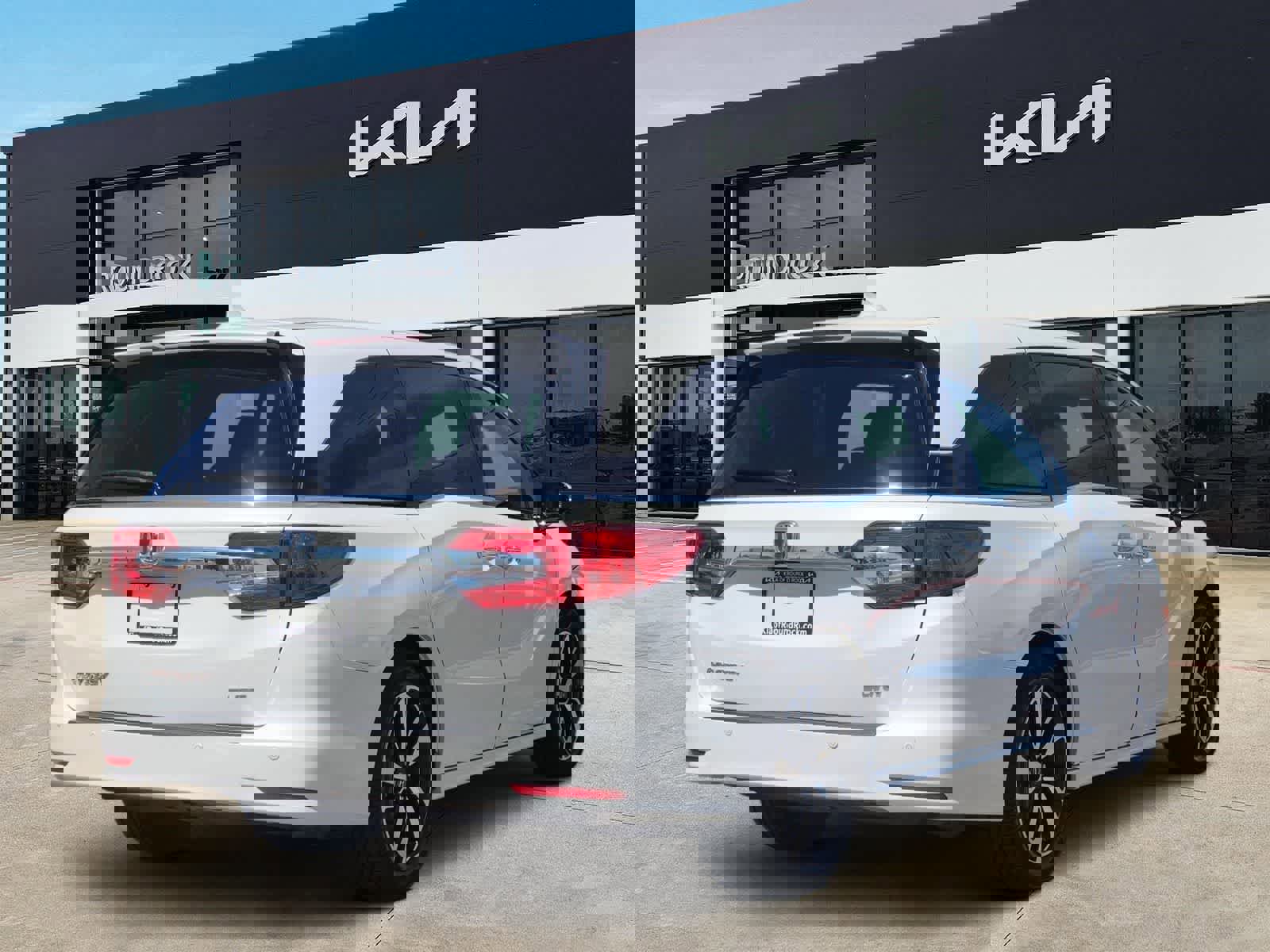 Used 2018 Honda Odyssey Elite image 5