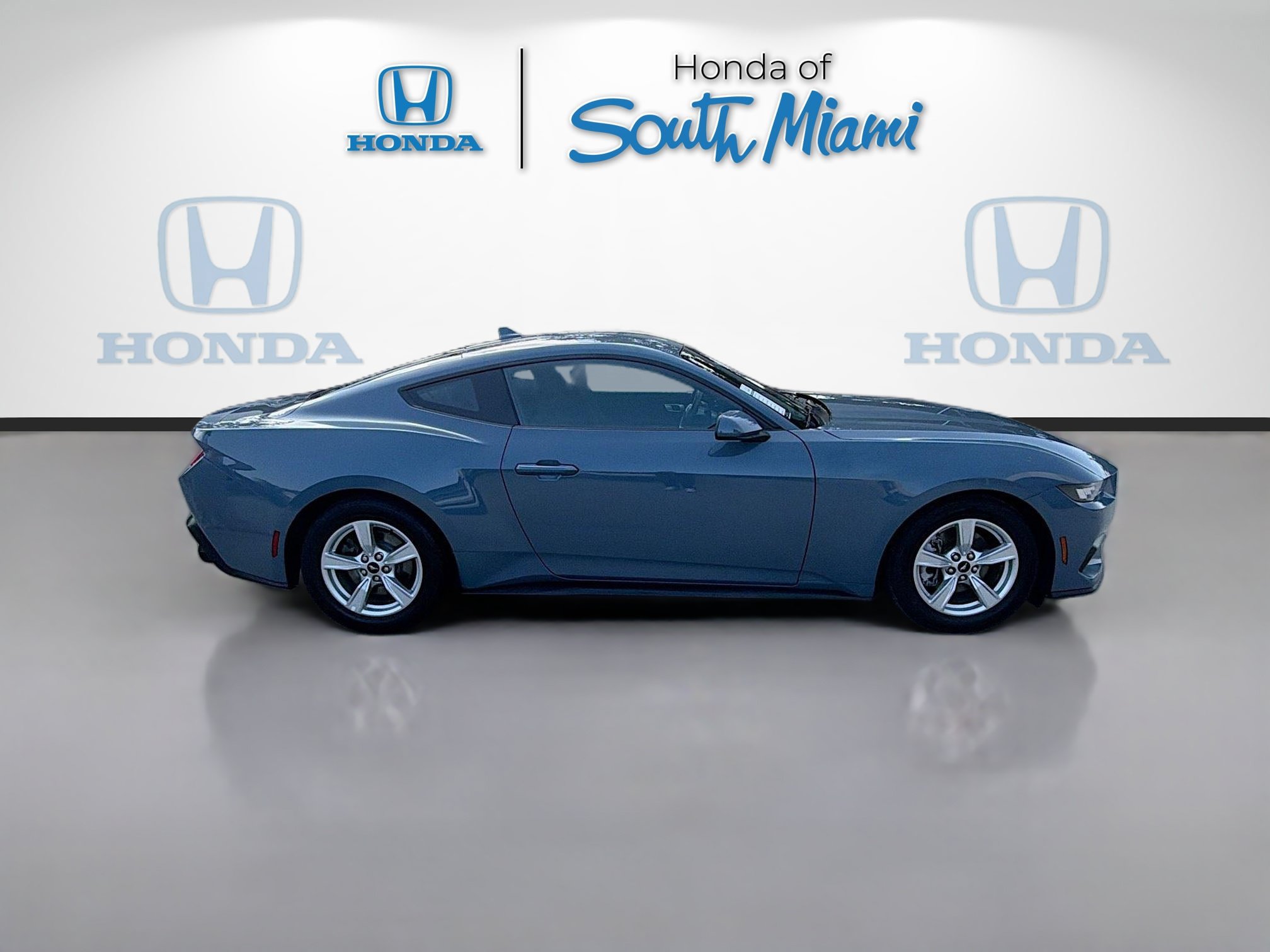 Used 2024 Ford Mustang Coupe RWD image 8