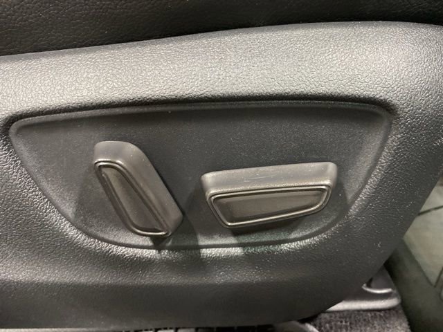 Used 2022 Toyota Sienna XLE Woodland Edition image 33