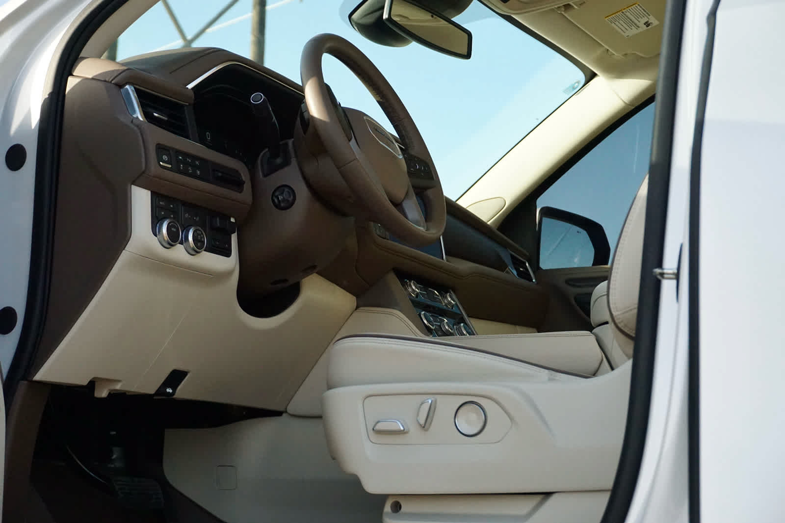 Used 2024 GMC Yukon Denali w/ LPO, Floor Liner Package AWD/4WD image 29