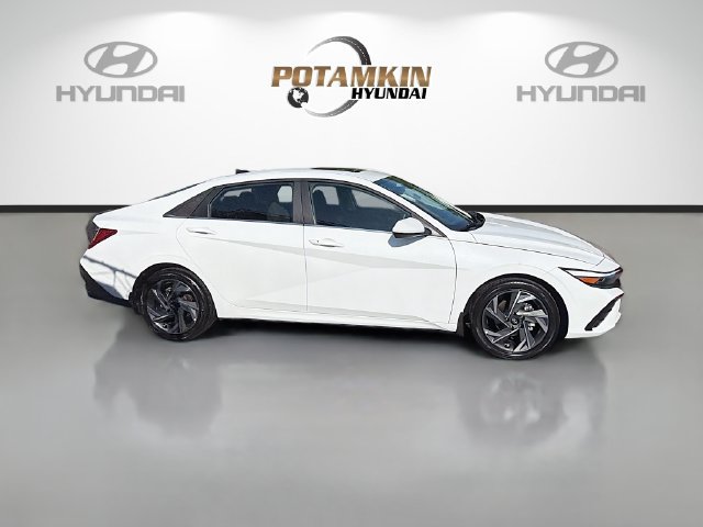 Used 2025 Hyundai Elantra SEL FWD image 4