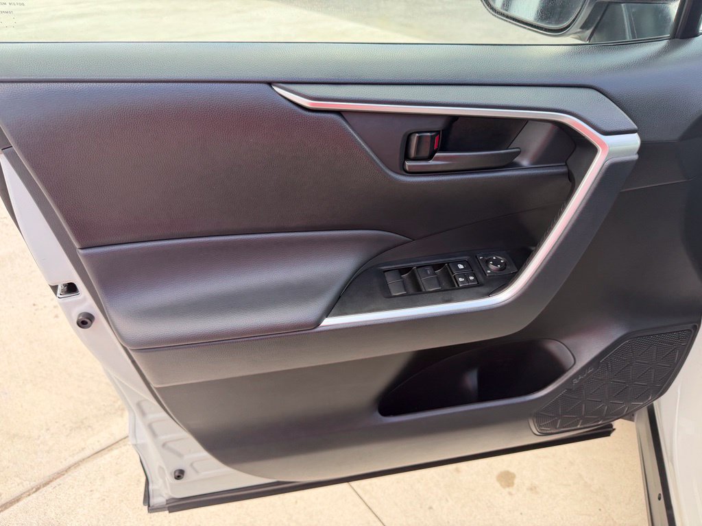 Used 2025 Toyota RAV4 LE AWD/4WD image 14