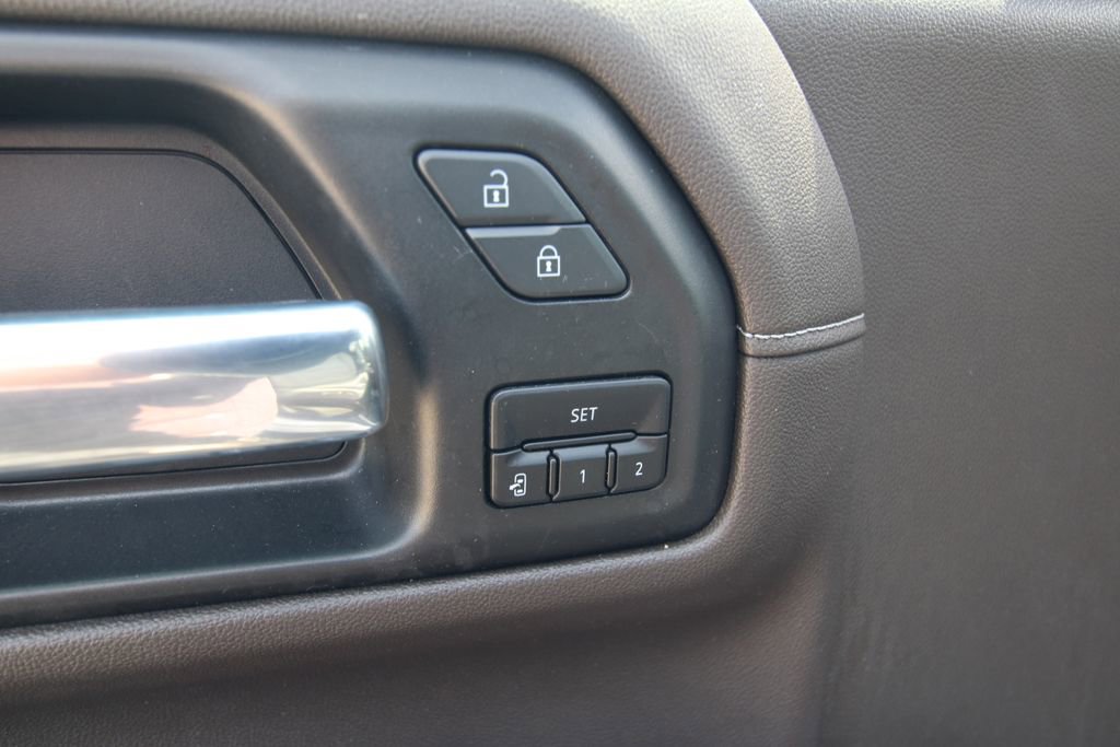 Used 2021 Chevrolet Silverado 1500 LTZ AWD/4WD image 36