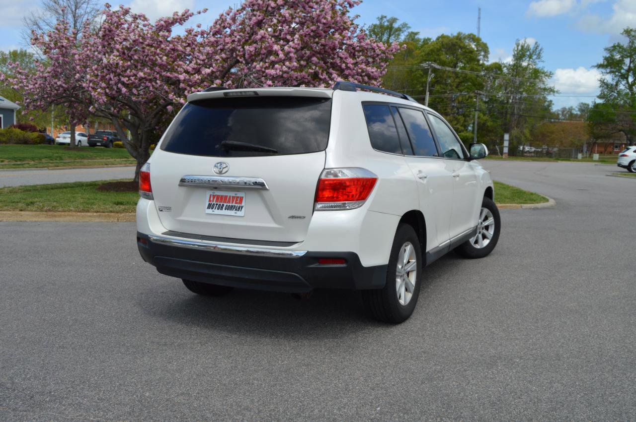Used 2011 Toyota Highlander SE w/ Tow Pkg AWD/4WD image 4