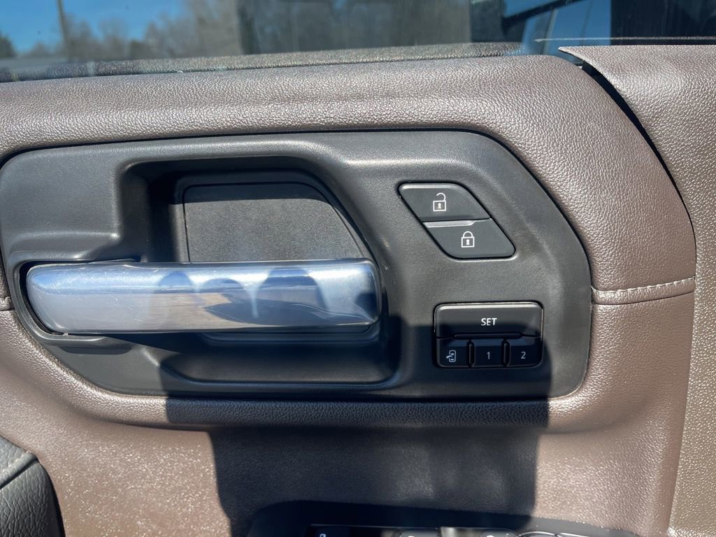 Used 2021 GMC Sierra 3500 Denali w/ Denali Ultimate Package image 39