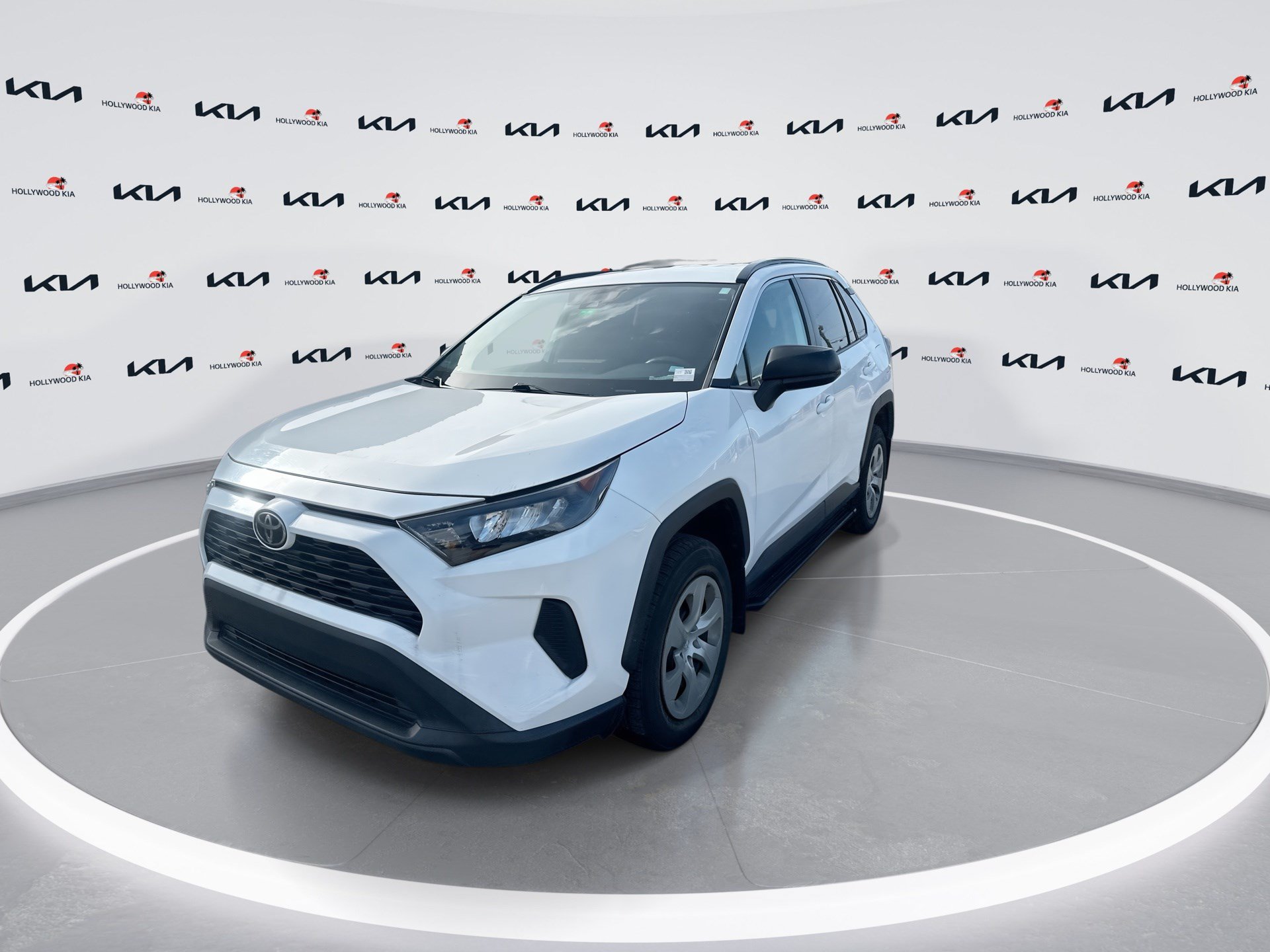Used 2021 Toyota RAV4 LE FWD image 4