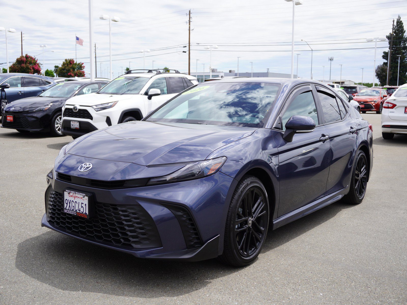 Used 2026 Toyota Camry SE w/ Convenience Package FWD image 5
