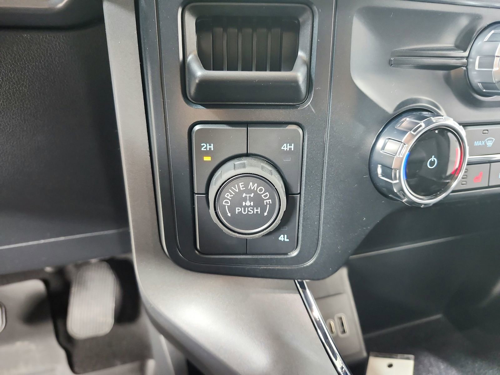 New 2026 Ford F150 XLT w/ Equipment Group 302A MID image 28