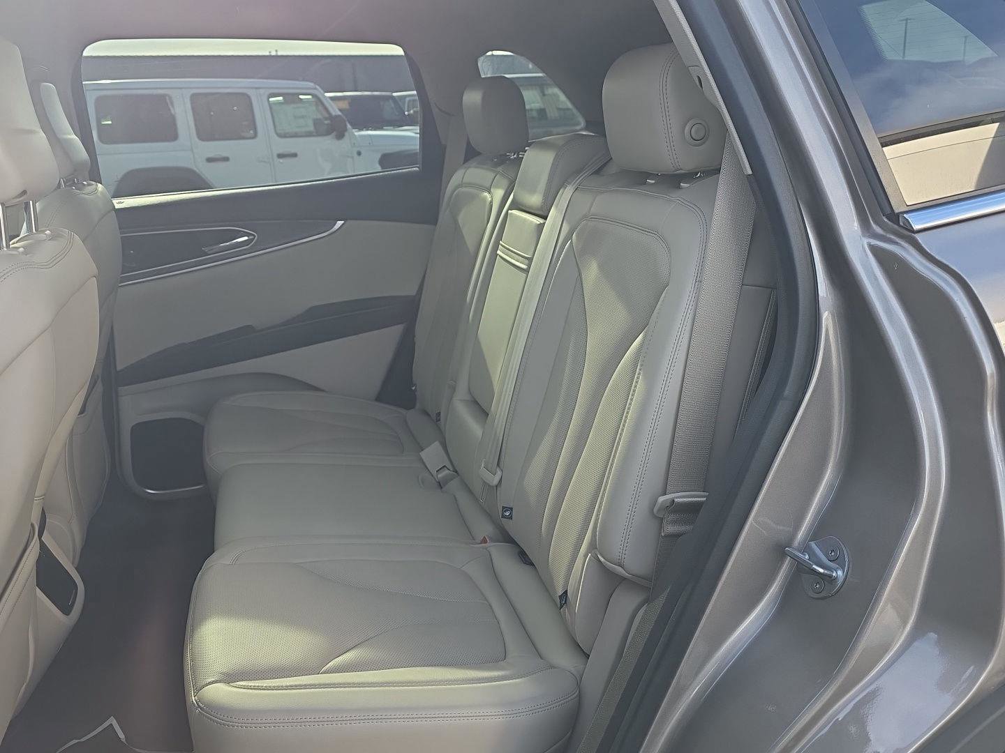 Used 2020 Lincoln Nautilus Reserve image 5