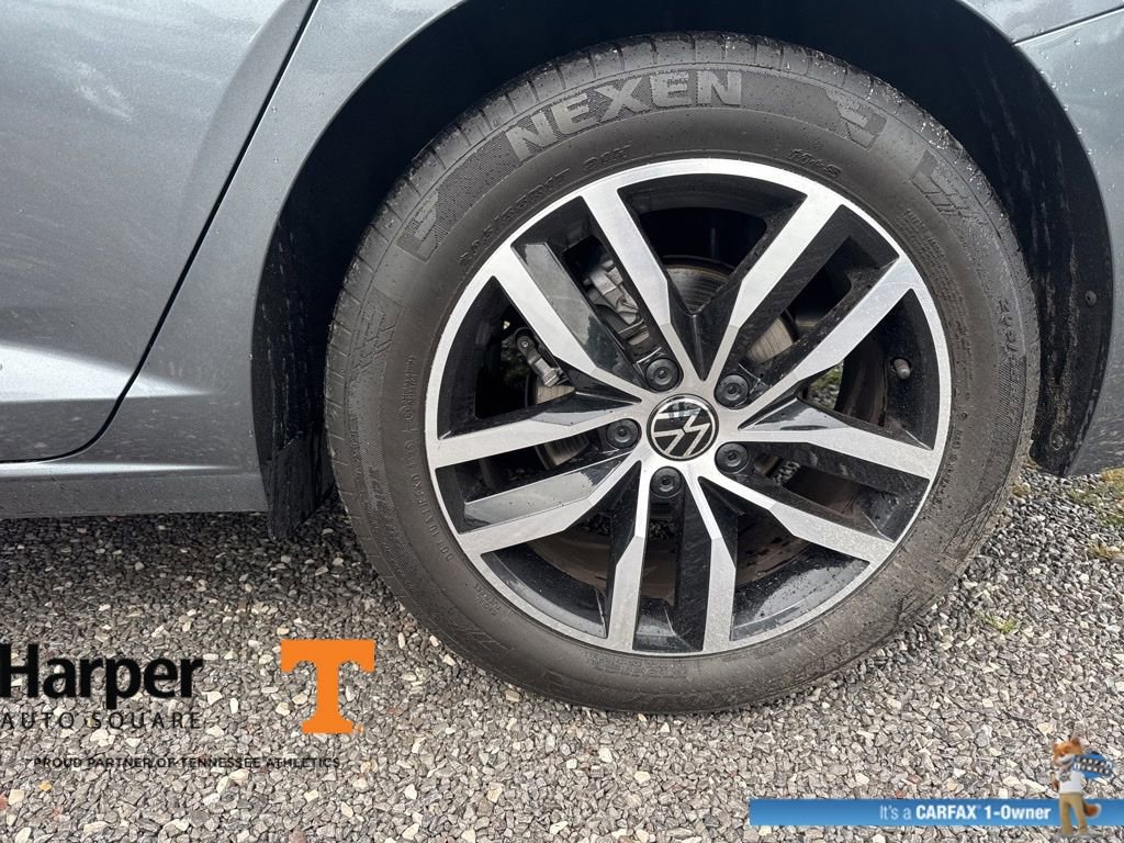 Used 2025 Volkswagen Jetta SE w/ Sunroof Package FWD image 20