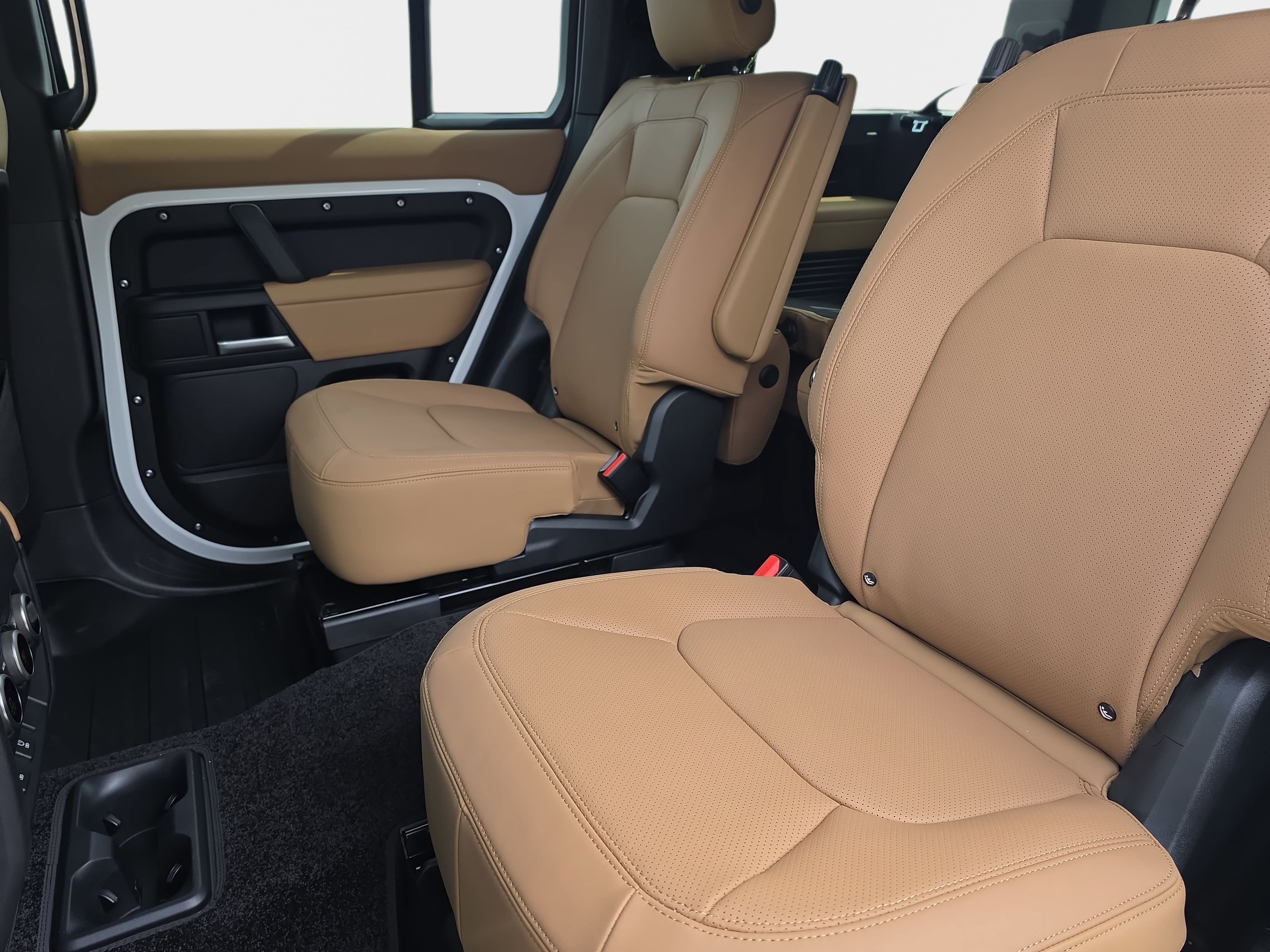 New 2026 Land Rover Defender 130 X-Dynamic SE AWD/4WD image 15