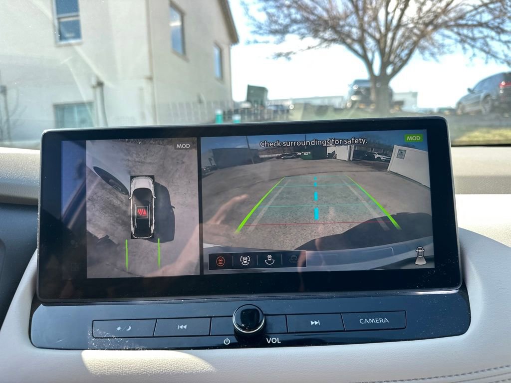 Used 2025 Nissan Rogue SL w/ SL Premium Package image 49