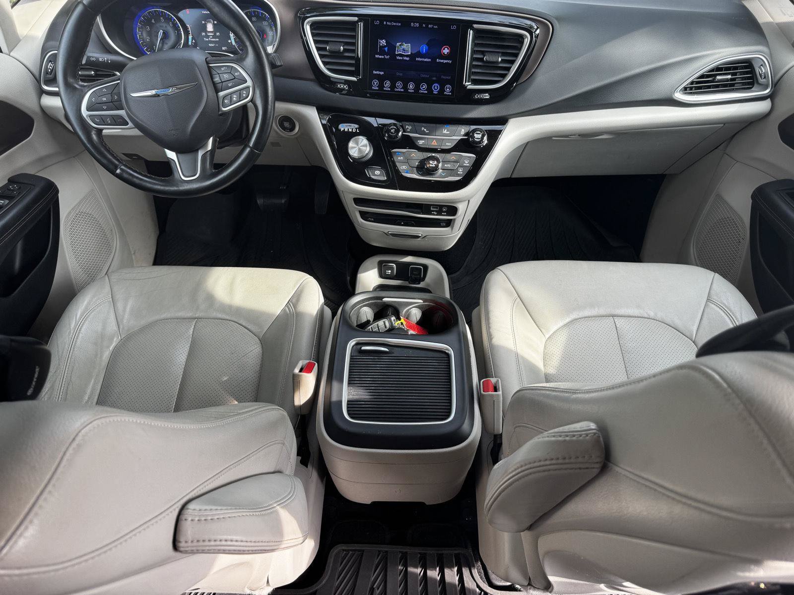 Used 2017 Chrysler Pacifica Touring-L Plus w/ Advanced Safetytec Group FWD image 22