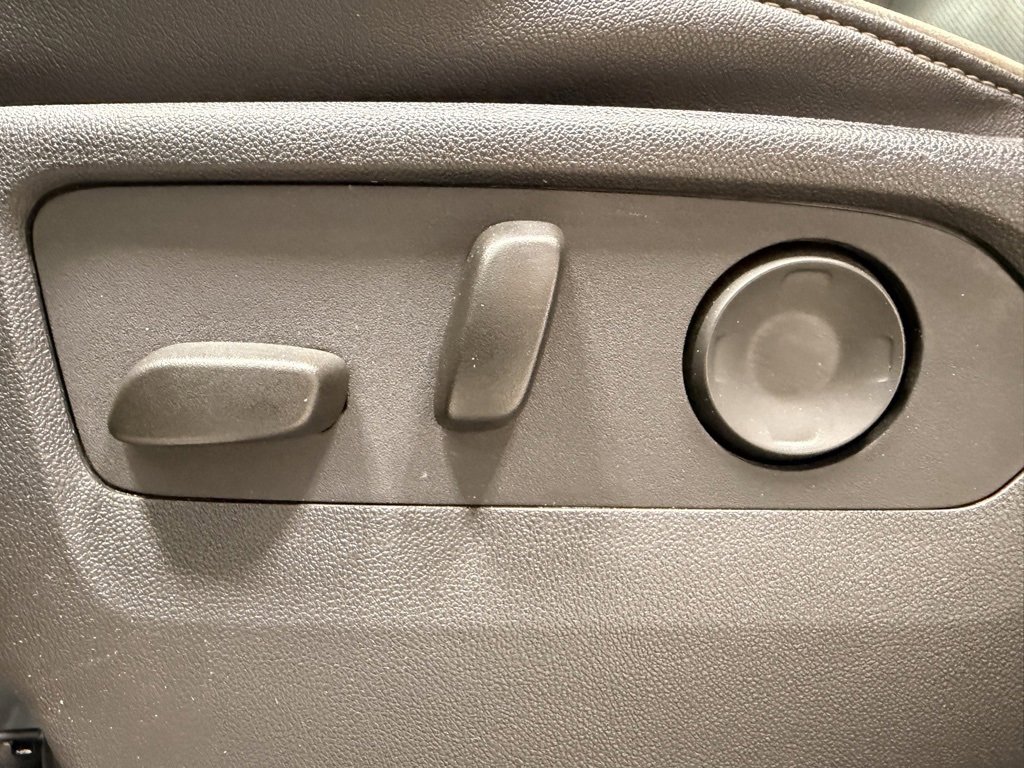 Used 2023 GMC Yukon SLT image 25