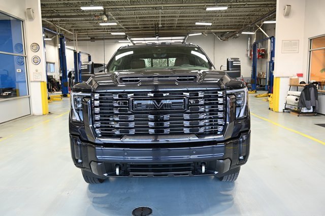 Used 2024 GMC Sierra 3500 Denali Ultimate image 3