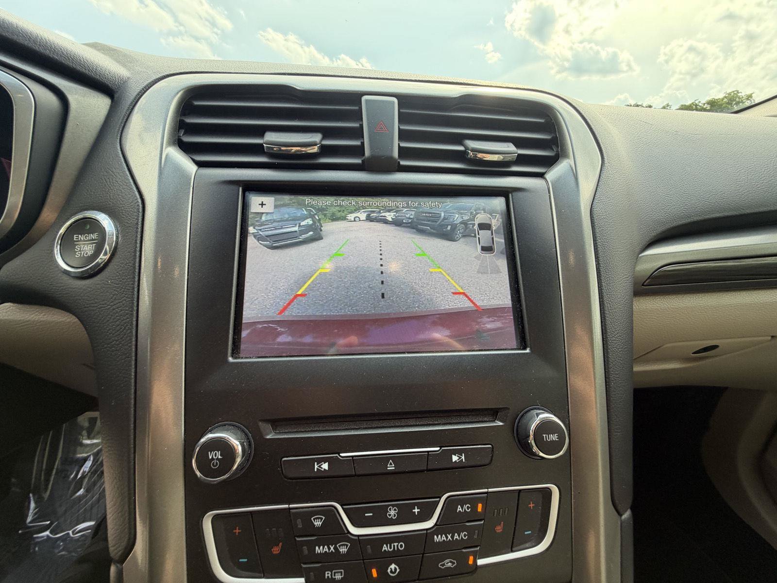 Used 2017 Ford Fusion SE w/ Fusion SE Technology Package FWD image 24