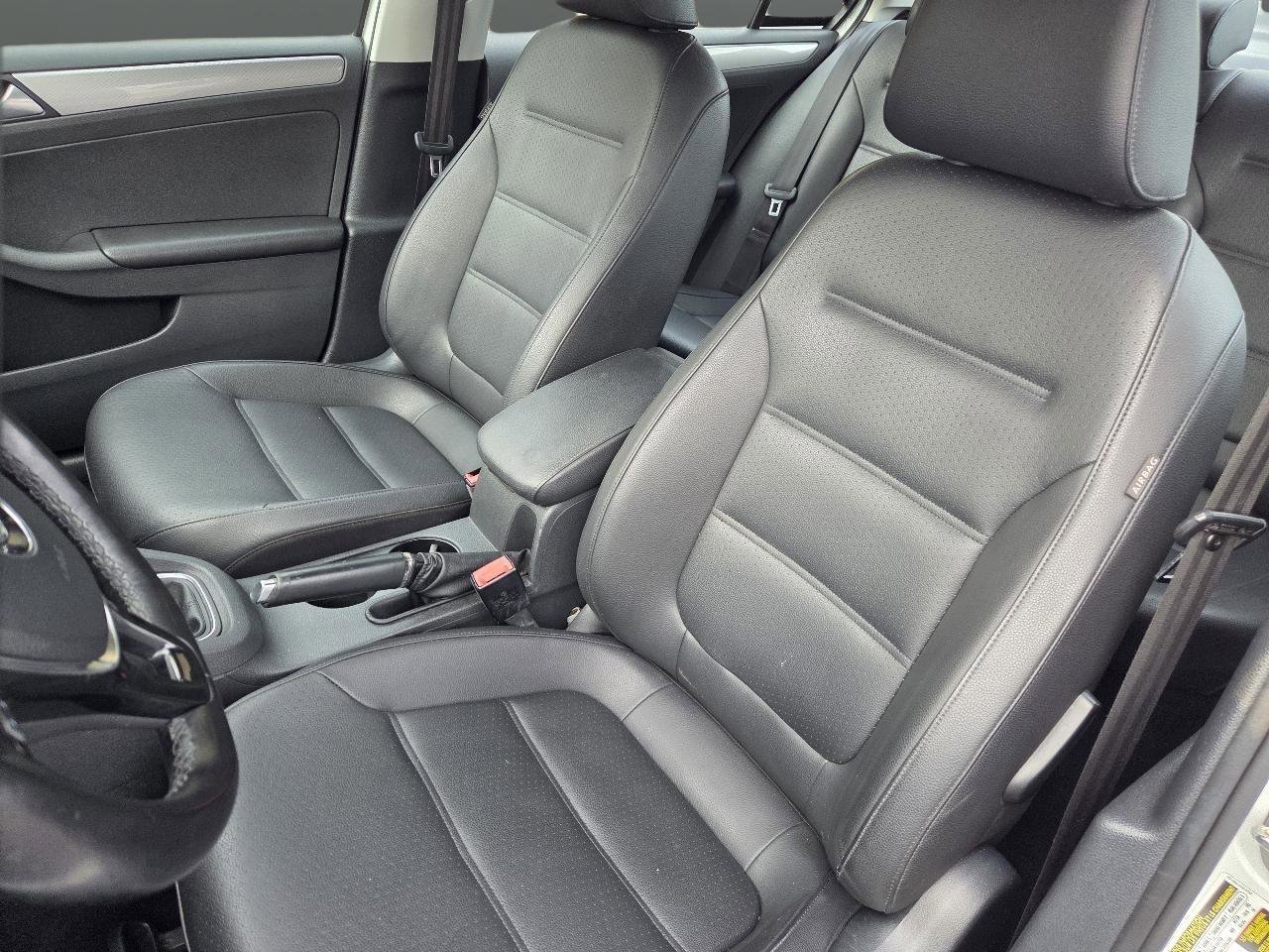 Used 2017 Volkswagen Jetta SE image 12