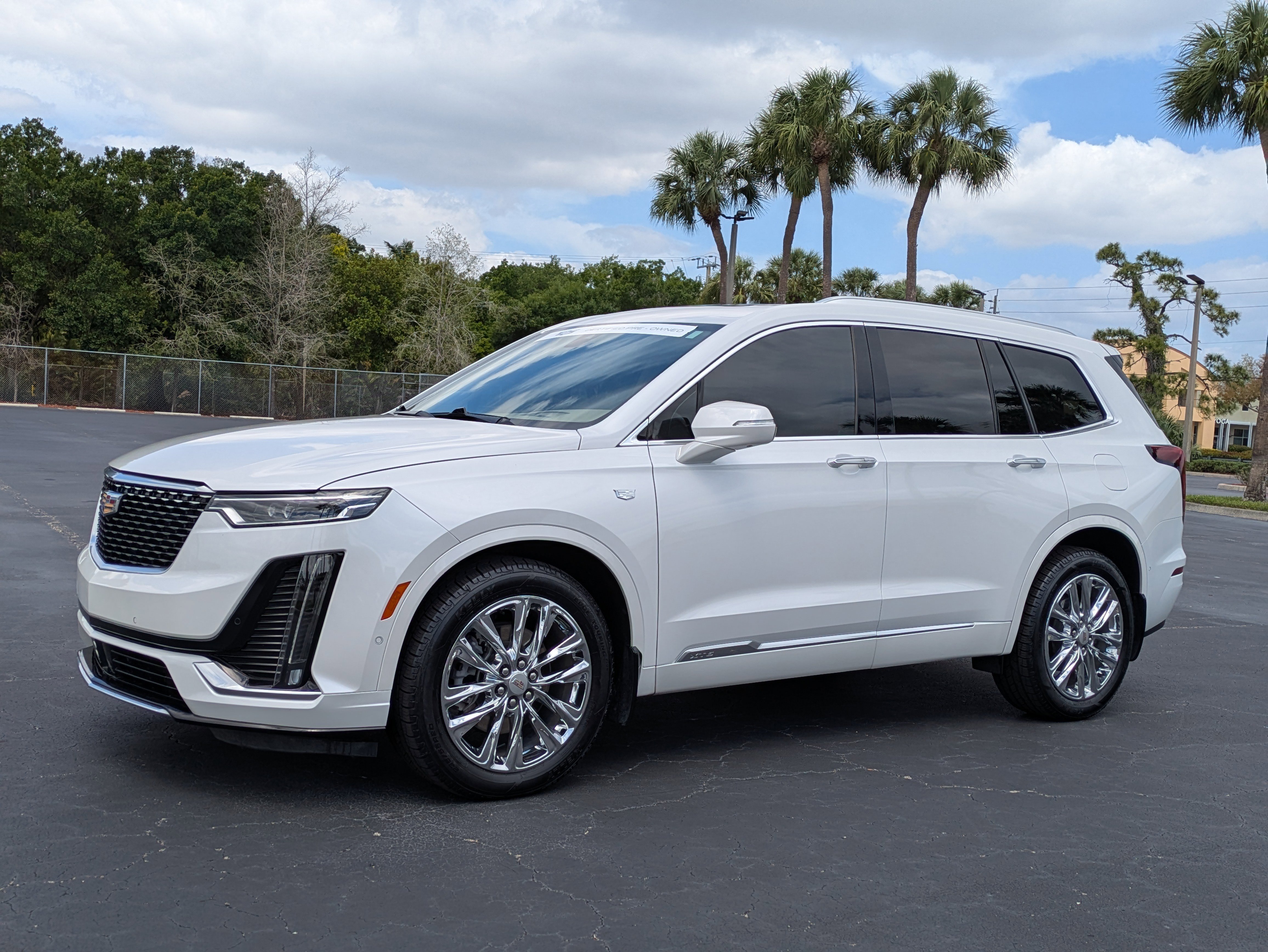 Certified 2022 Cadillac XT6 Premium Luxury w/ Platinum Package AWD/4WD image 2