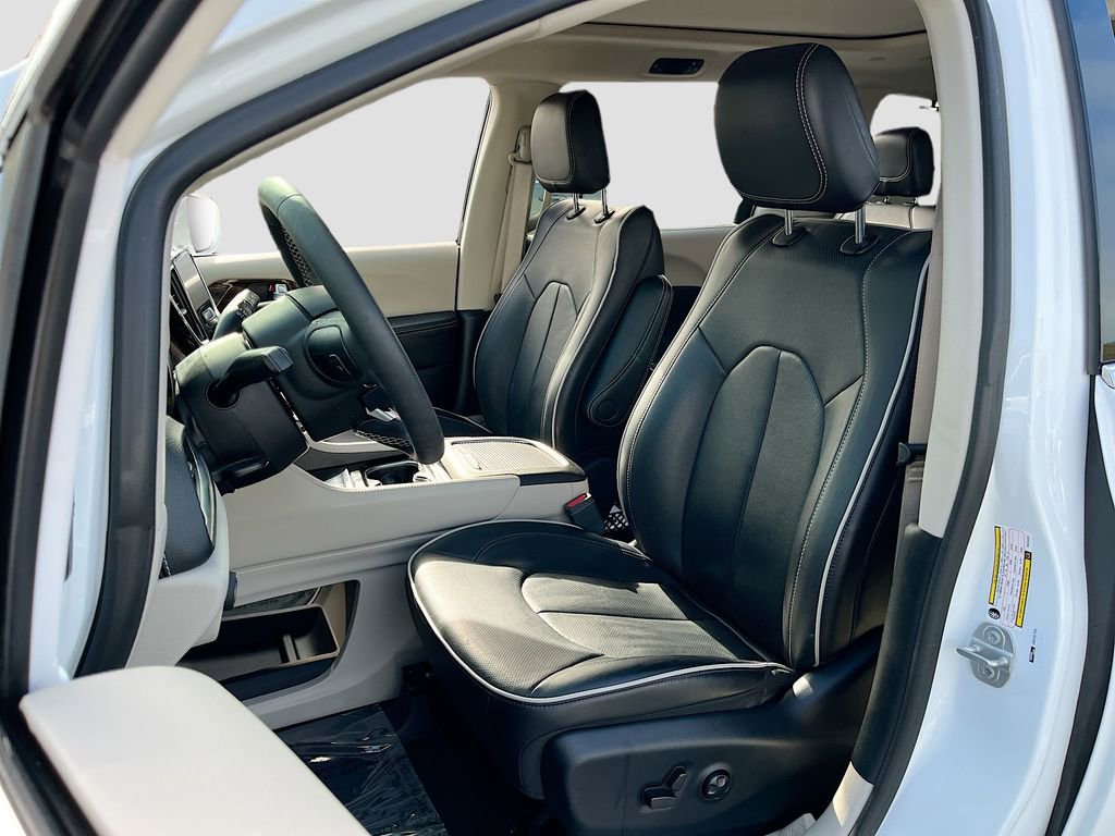Certified 2022 Chrysler Pacifica Limited image 22