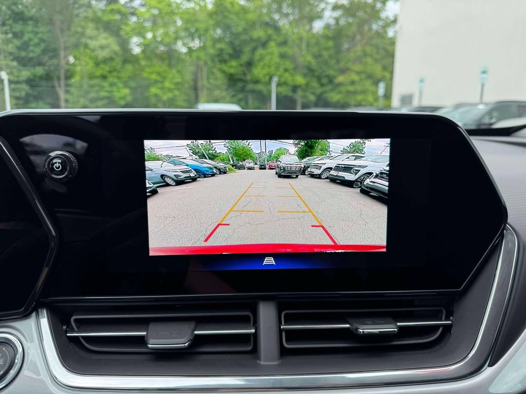 Used 2024 Chevrolet Trax LT w/ Driver Confidence Package FWD image 29