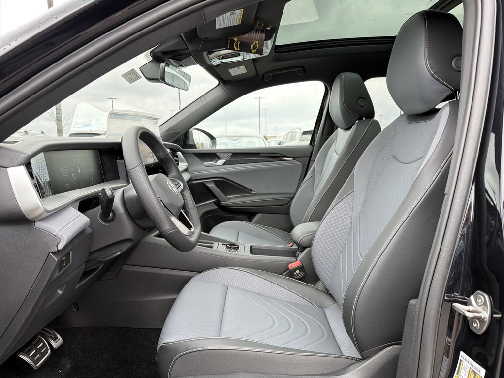 New 2026 Volkswagen Tiguan SE R-Line FWD image 11