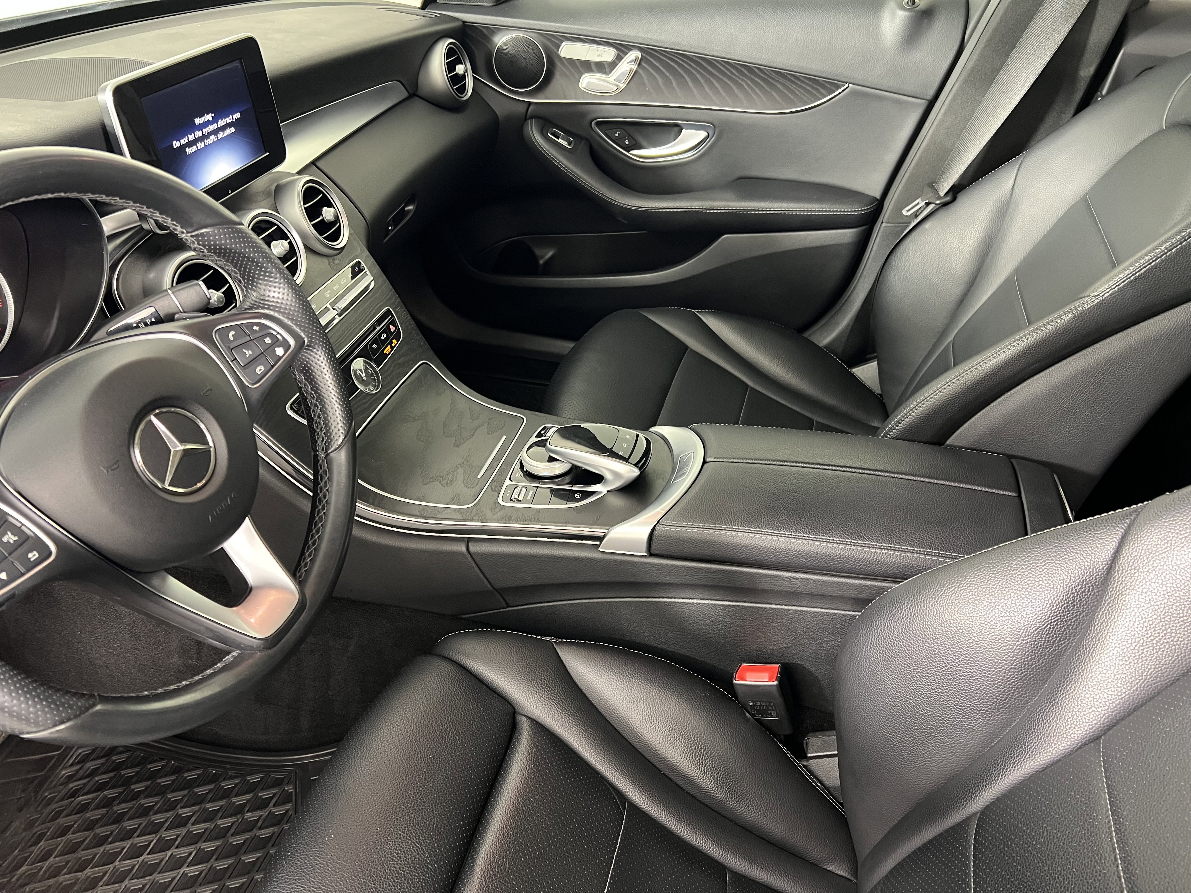 Used 2016 Mercedes-Benz C 300 4MATIC Sedan image 4