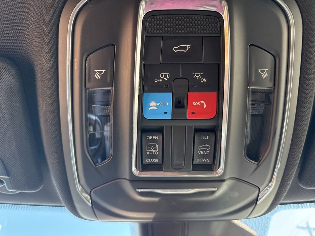 Used 2024 Jeep Grand Cherokee Altitude AWD/4WD image 28