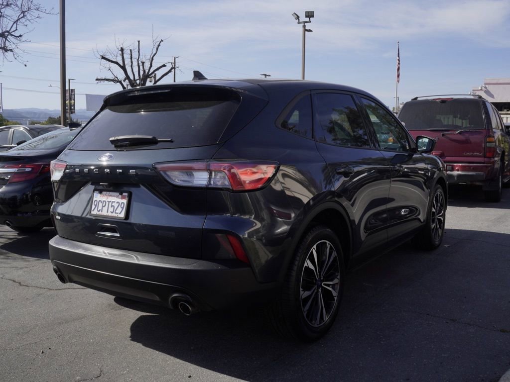 Used 2022 Ford Escape SE w/ SE Sport Appearance Package image 3