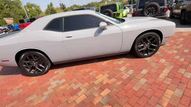 Used 2022 Dodge Challenger SXT w/ Driver Convenience Group RWD video 2