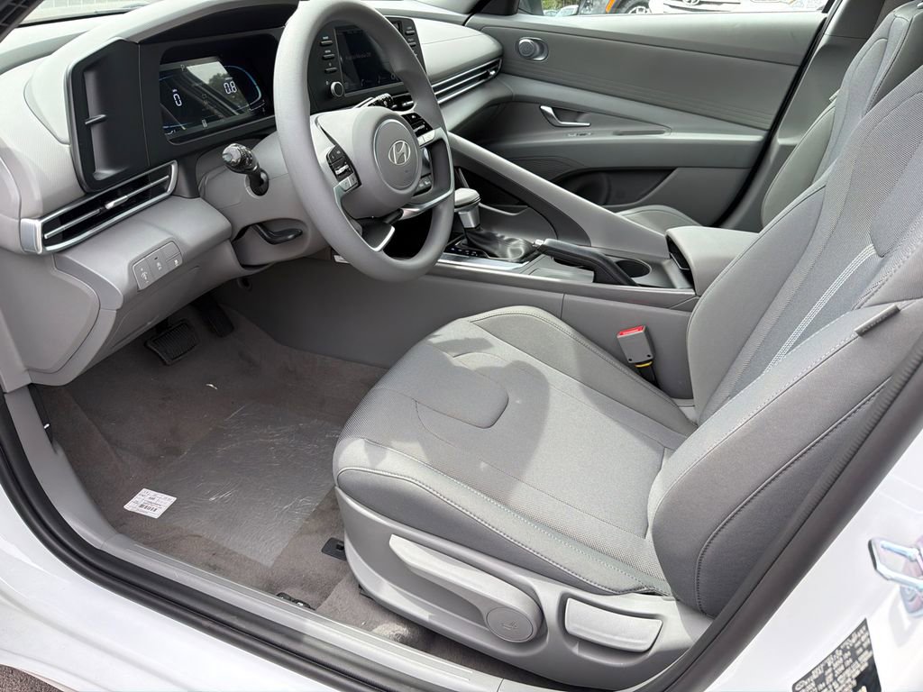New 2026 Hyundai Elantra SE FWD image 10