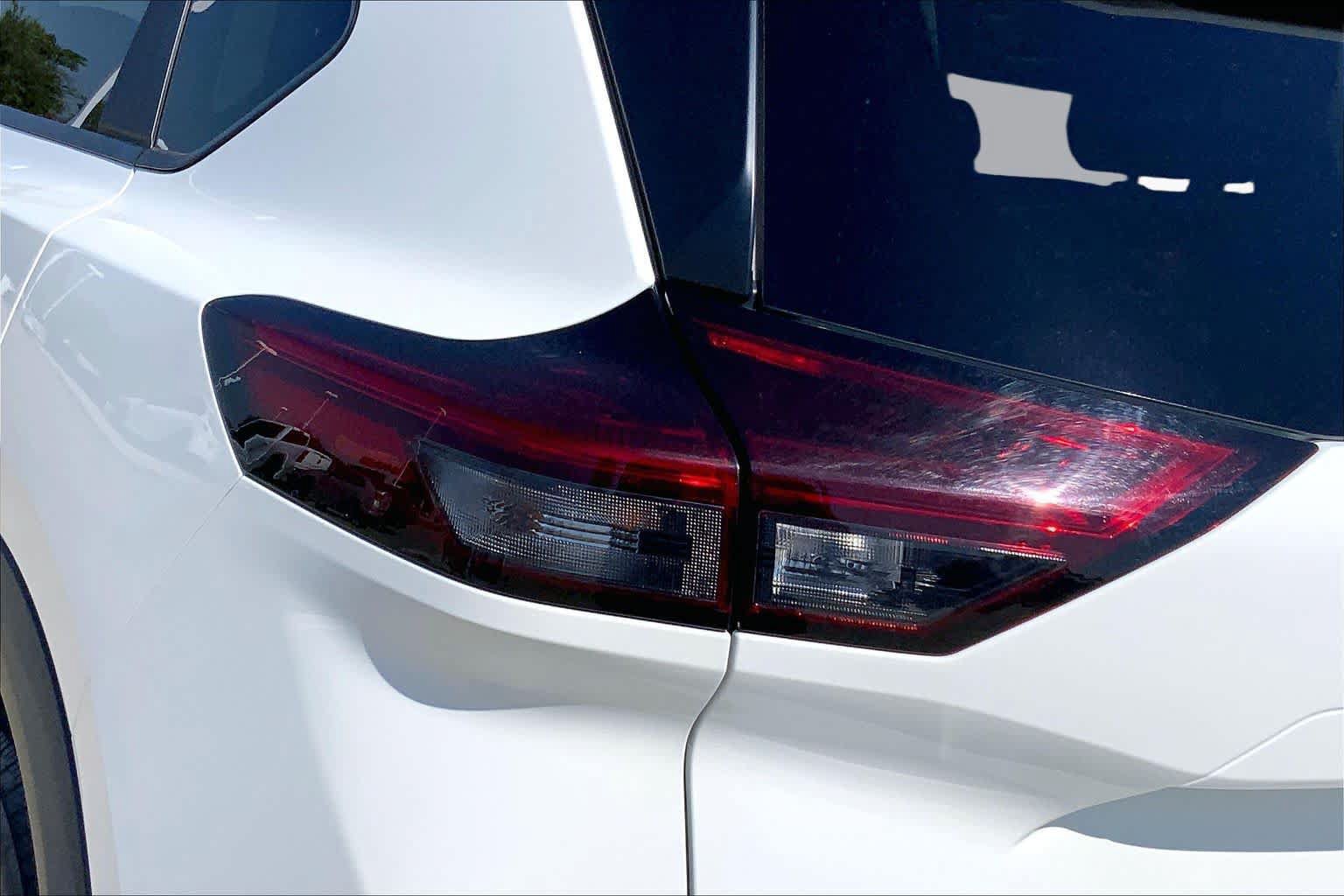 Used 2024 Nissan Rogue S AWD/4WD image 28