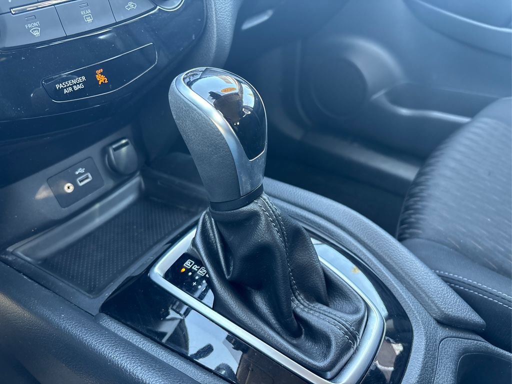 Used 2020 Nissan Rogue S image 29