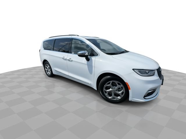 Used 2023 Chrysler Pacifica Limited FWD image 2