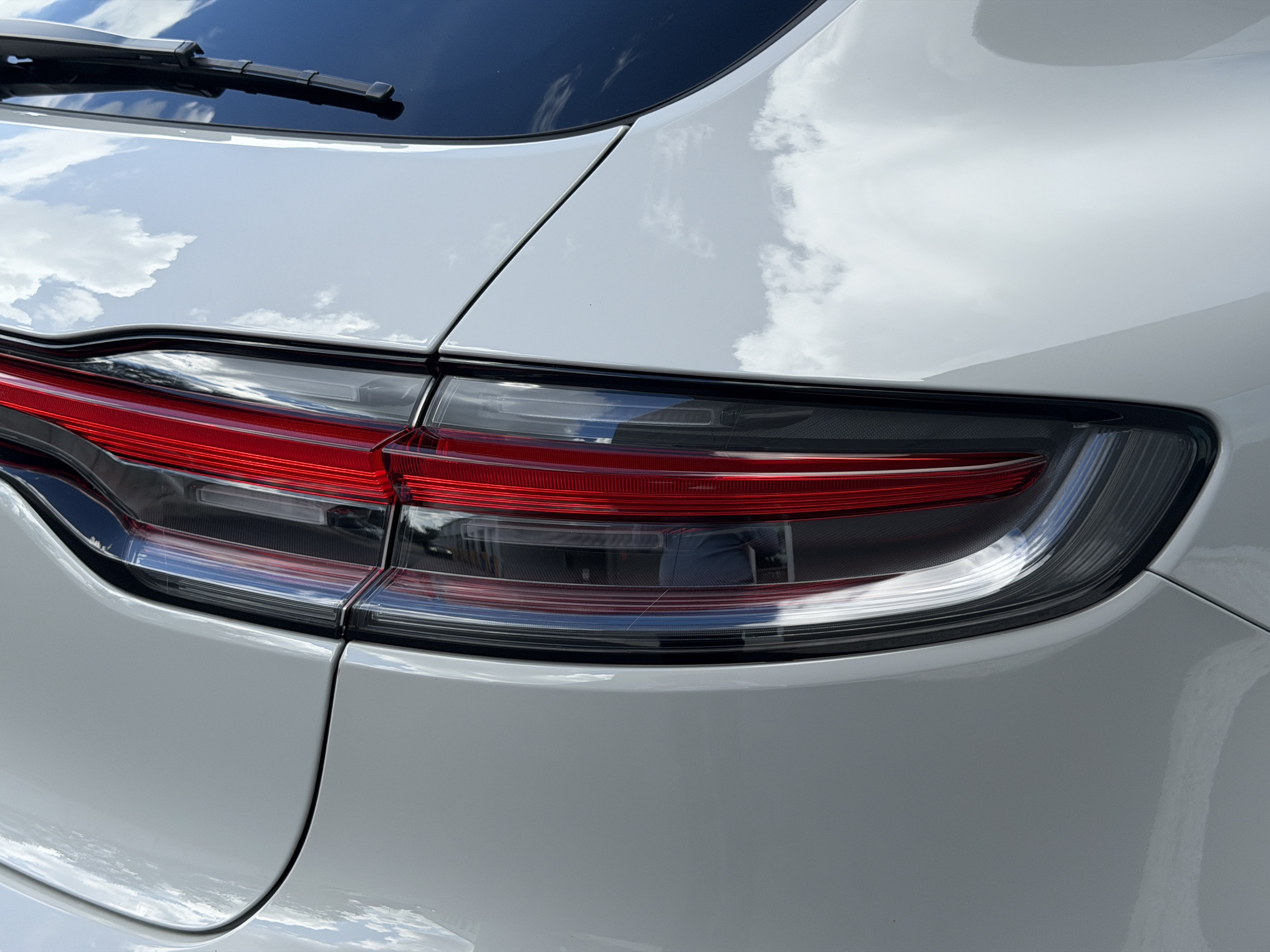 Certified 2023 Porsche Macan AWD/4WD image 13