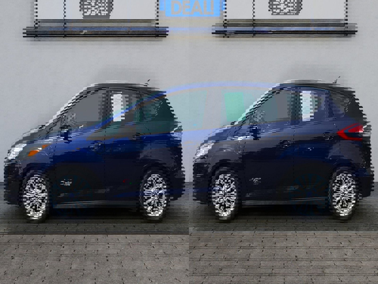 Used 2017 Ford C-MAX Energi SE w/ Equipment Group 401A FWD image 6