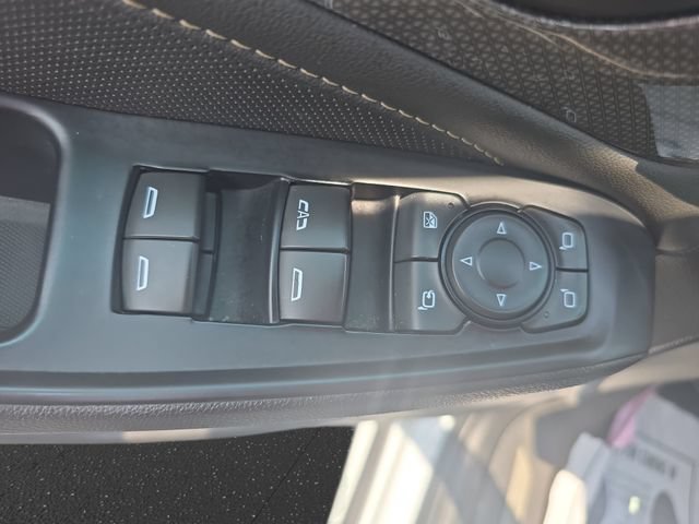 Used 2023 Chevrolet Traverse Premier FWD image 13
