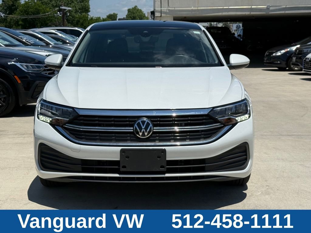 Used 2024 Volkswagen Jetta SE w/ Panoramic Sunroof Package FWD image 4
