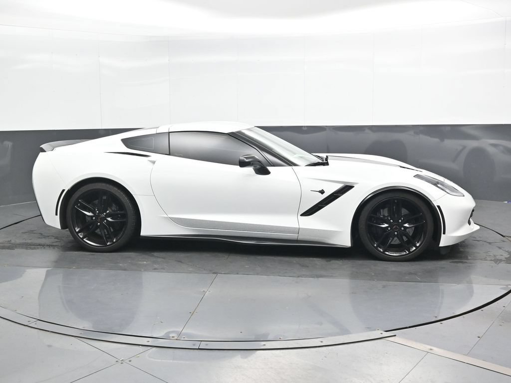 Used 2018 Chevrolet Corvette Stingray Coupe RWD image 3