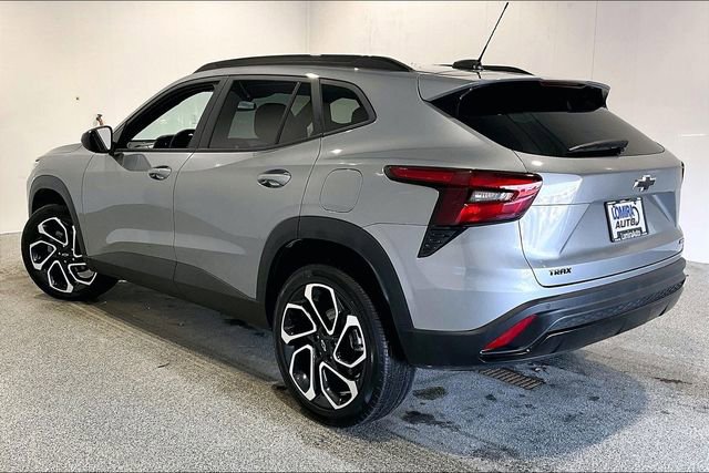 Used 2025 Chevrolet Trax RS w/ Sunroof Package image 4