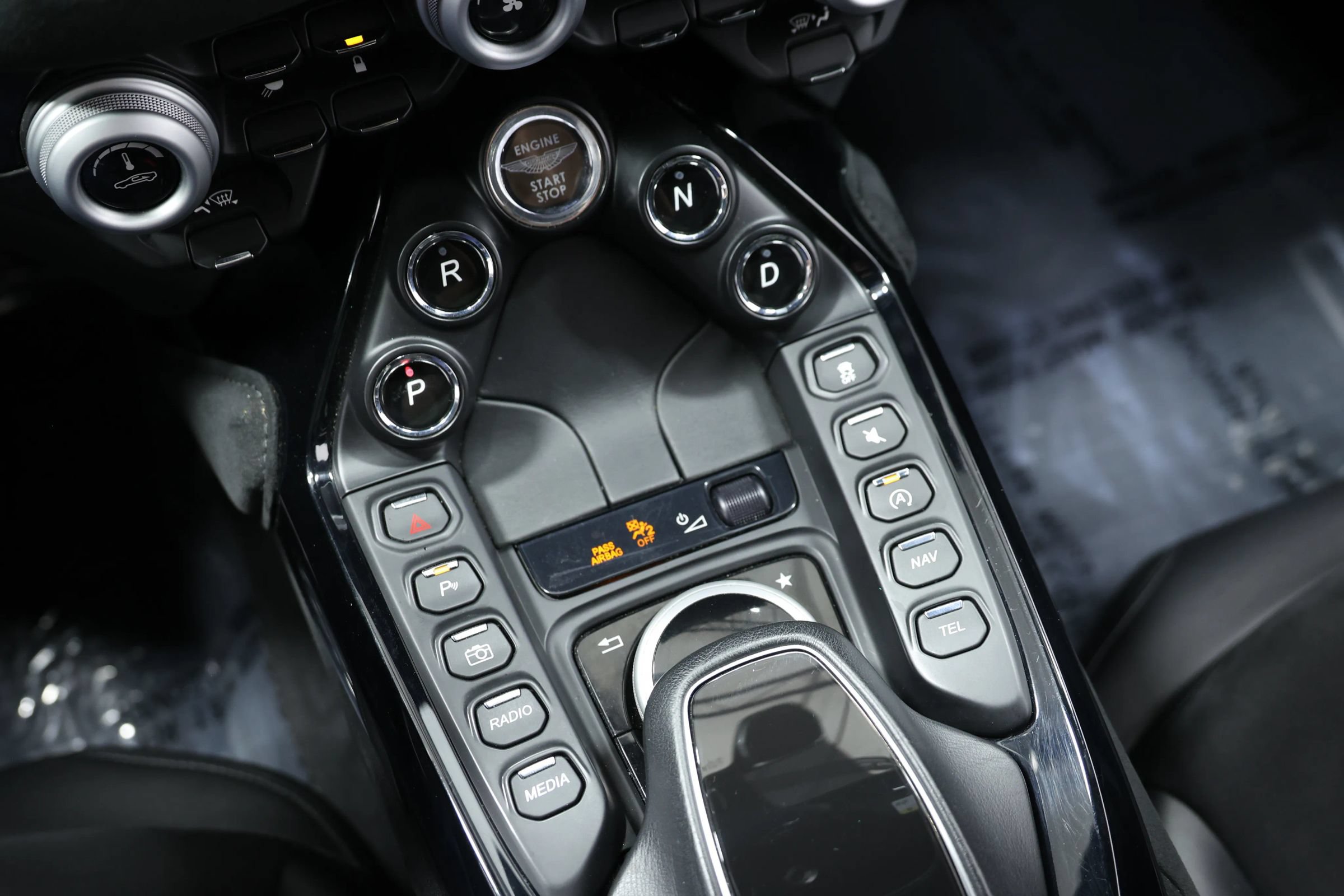 Used 2020 Aston Martin V8 Vantage Coupe RWD image 44
