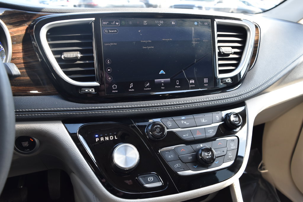 Used 2023 Chrysler Pacifica Limited FWD image 17