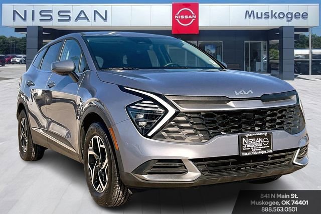 Used 2025 Kia Sportage LX image 1