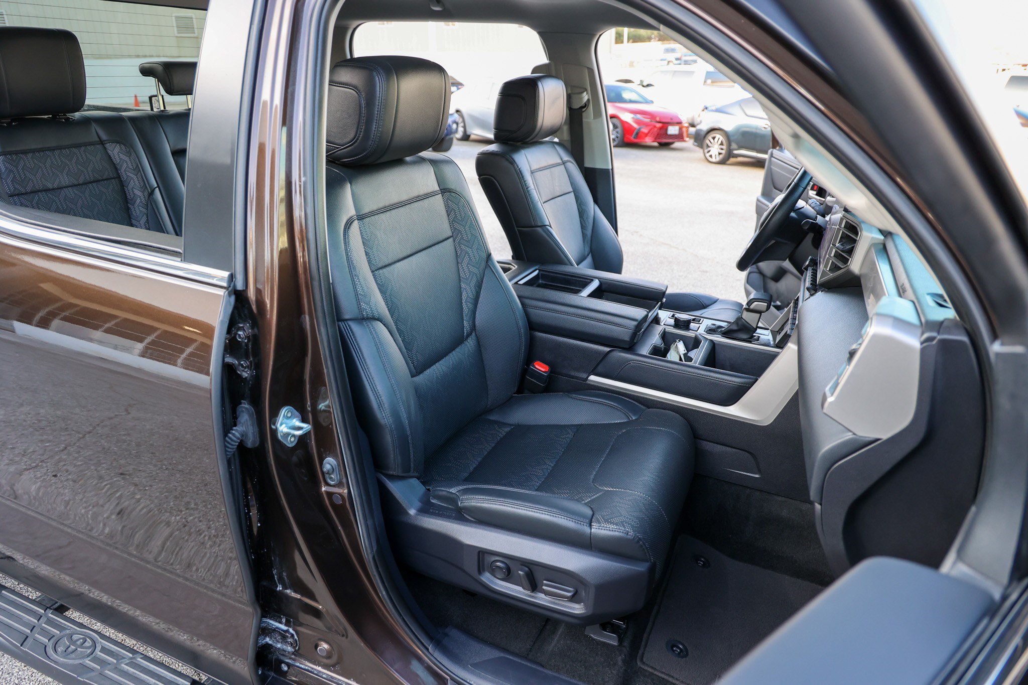Used 2024 Toyota Tundra Limited w/ Power Package AWD/4WD image 43