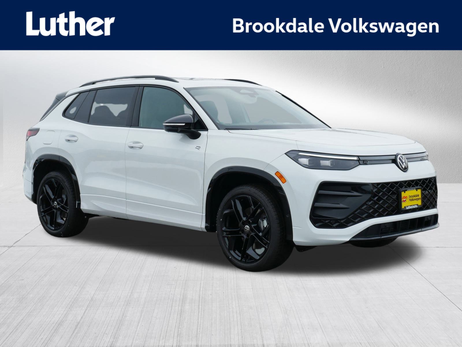 New 2026 Volkswagen Tiguan SE R-Line image 1