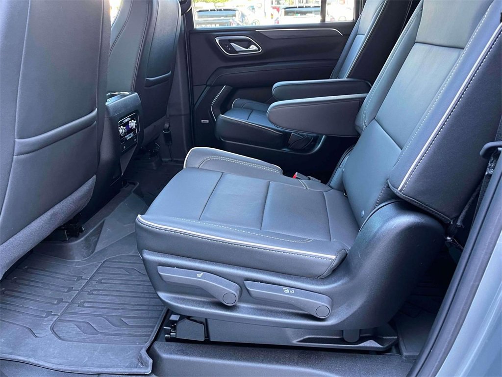 Used 2024 GMC Yukon XL SLT image 16