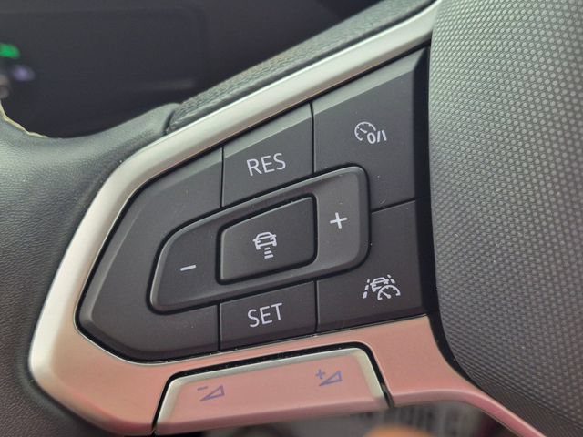 Used 2023 Volkswagen Tiguan SE FWD image 16