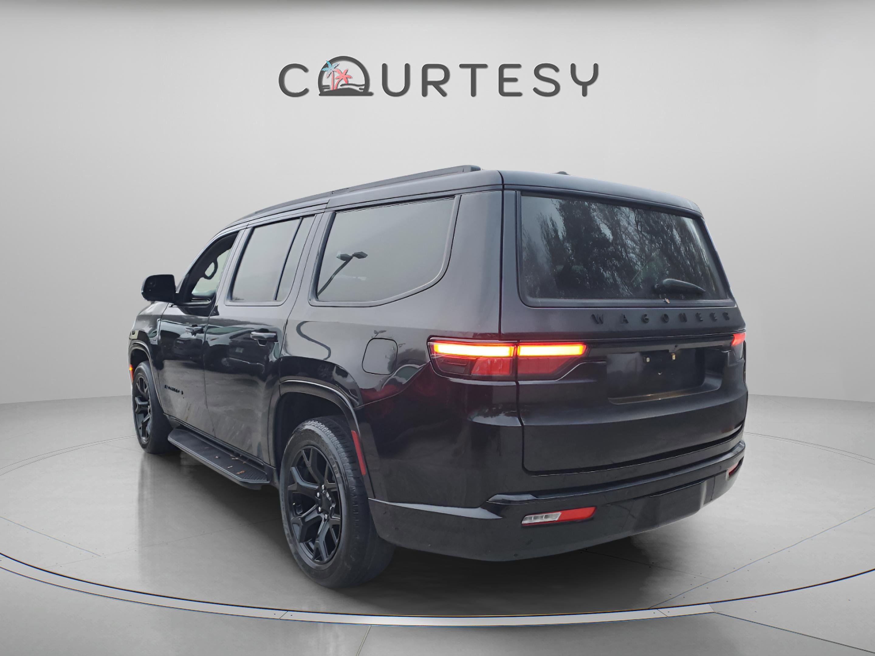 Used 2023 Jeep Wagoneer Series II image 3