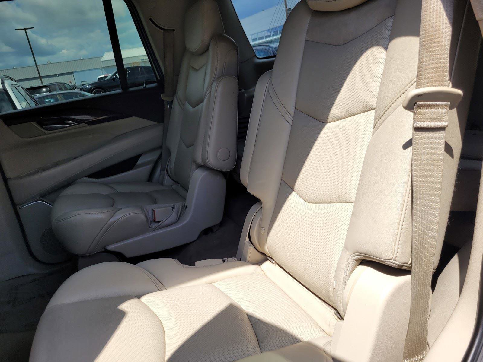 Used 2017 Cadillac Escalade Luxury AWD/4WD image 16